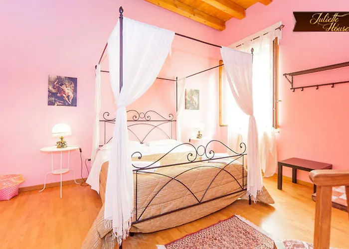 Juliette House 3*